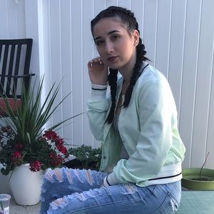 Meet your Posher, Kiana